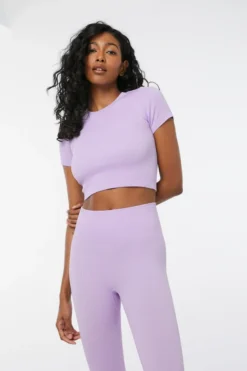 Ardene Seamless Ultra-Croppe Tee In | Size | Nylon/Spandex -Eddie Bauer Store https3A2F2Fwww.ardene.com2Fon2Fdemandware.static2F 2FSites master catalog2Fdefault2Fdw40b2eaa12Fimages2Flarge2F3A AP31205 12 c818c692 284c 4463 a72a b30889a27089.jpg 640x